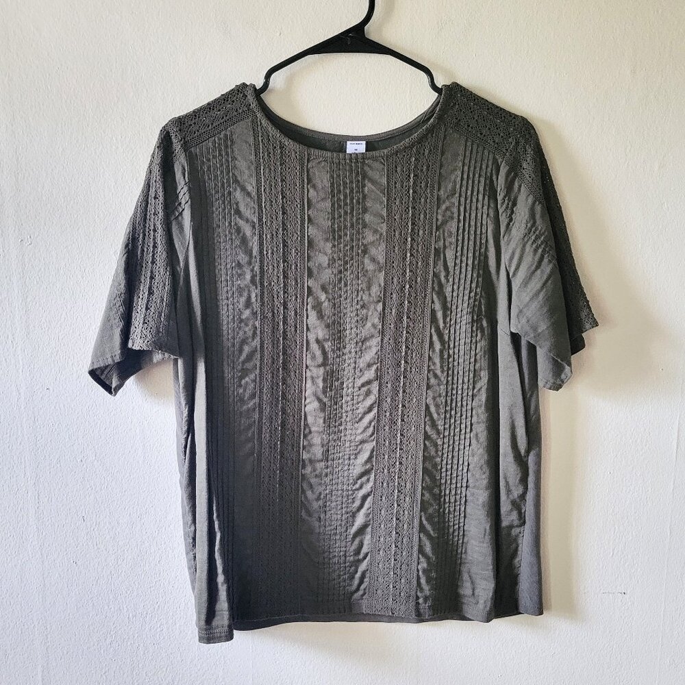 NWOT Green Lace Front Short Sleeve Tee Size M